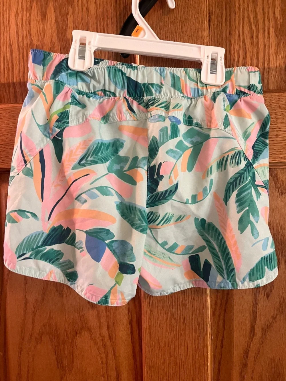 Old Navy rainforest pattern active shorts